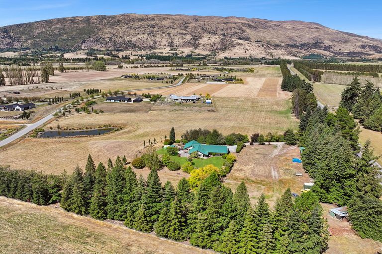 Photo of property in 137 Cardrona Valley Road, Wanaka, 9382