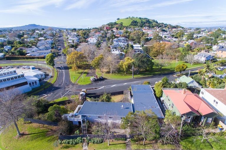 Photo of property in 2/40 Roslyn Terrace, Devonport, Auckland, 0624