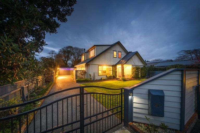Photo of property in 21 Alan Street, Palmerston North, 4414