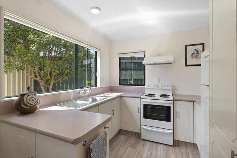 Photo of property in 2/70 Whiteley Street, Moturoa, New Plymouth, 4310