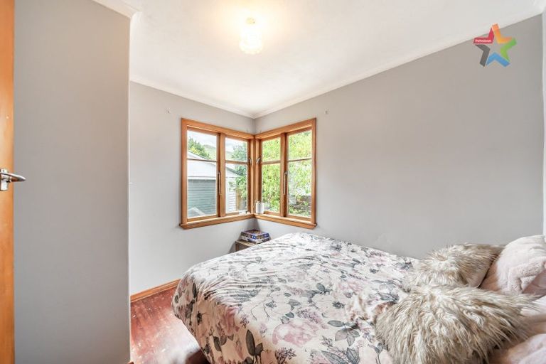 Photo of property in 5 Wood Street, Wainuiomata, Lower Hutt, 5014