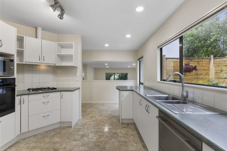Photo of property in 4 San Ambrosio Rise, Henderson, Auckland, 0612