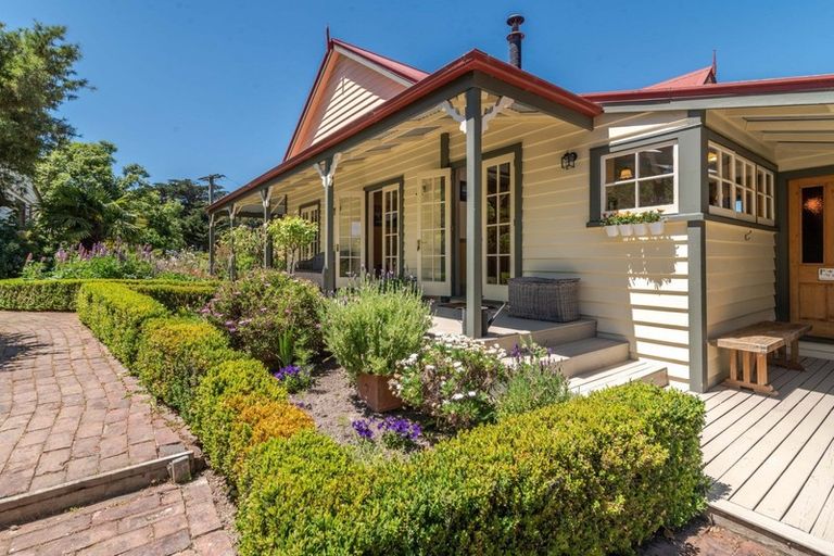 Photo of property in 5971 Christchurch Akaroa Road, Duvauchelle, Akaroa, 7581