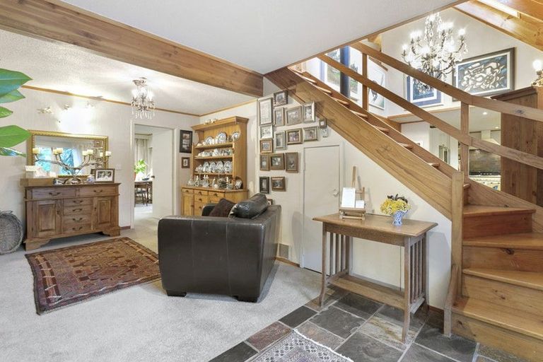 Photo of property in 13 Bush Road, Waiatarua, Auckland, 0604