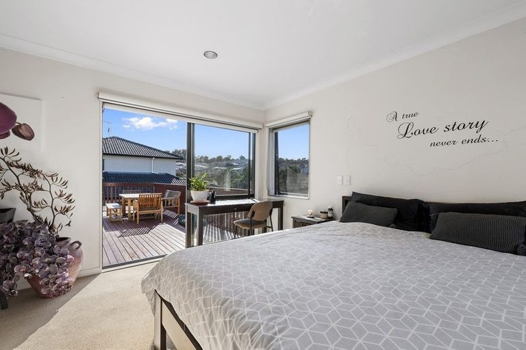 Photo of property in 25 Trotting Terrace, Fairview Heights, Auckland, 0632