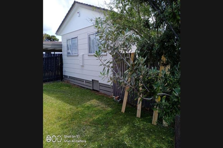 Photo of property in 1/3 Silverstone Place, Henderson, Auckland, 0612