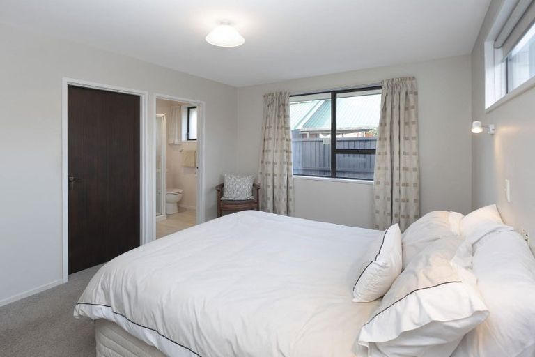 Photo of property in 9 Harkness Place, Avonhead, Christchurch, 8042