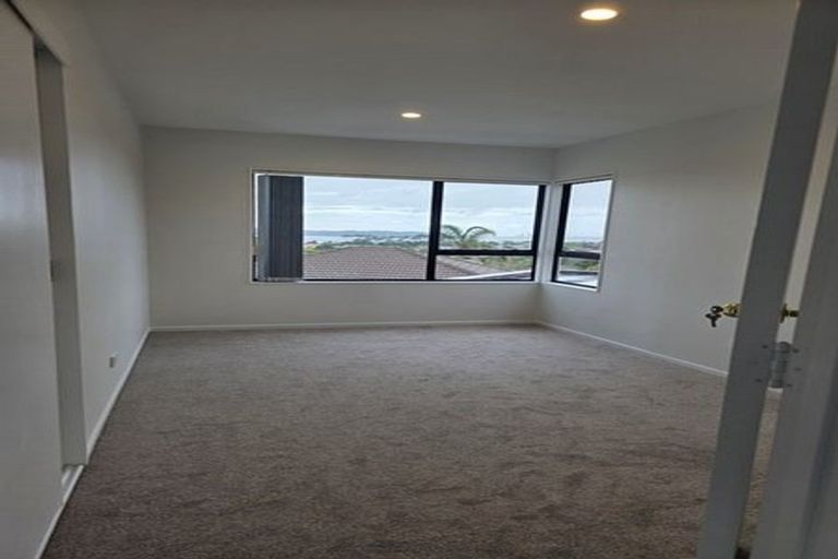 Photo of property in 12 Westergrove Place, West Harbour, Auckland, 0618