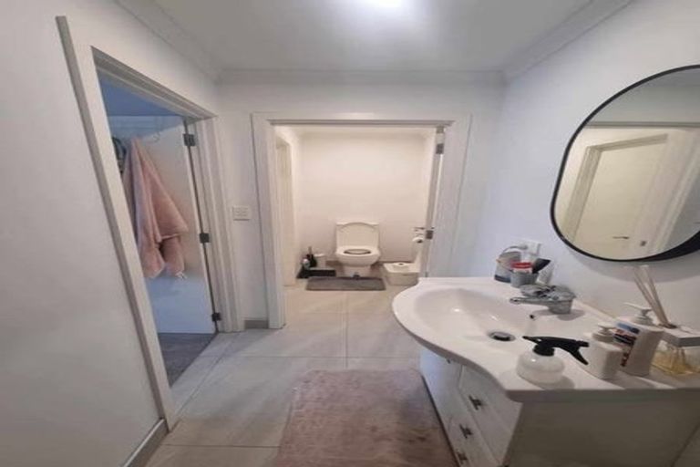 Photo of property in 1/104 Hillside Road, Glenfield, Auckland, 0627