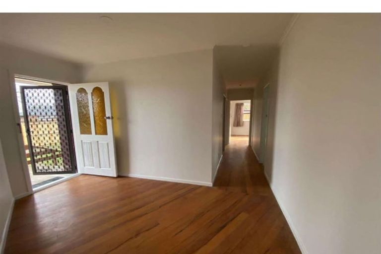 Photo of property in 163 Edgewater Drive, Pakuranga, Auckland, 2010