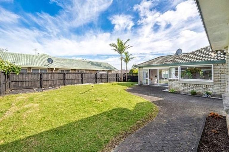 Photo of property in 2 Amadeus Place, Northpark, Auckland, 2013