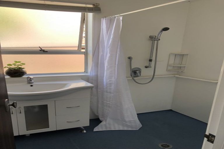 Photo of property in 1 Holt Avenue, Torbay, Auckland, 0630