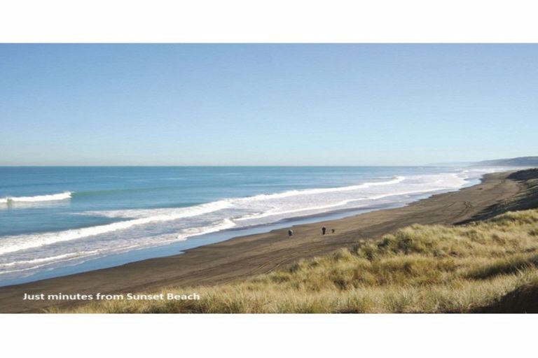 Photo of property in 64 Maunsell Road, Port Waikato, Tuakau, 2695