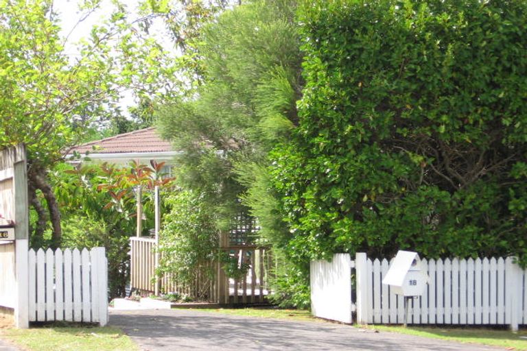 Photo of property in 18 Butterworth Drive, Glendene, Auckland, 0602