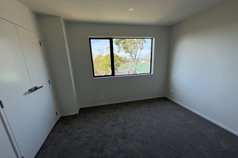 Photo of property in 5/241 Don Buck Road, Massey, Auckland, 0614