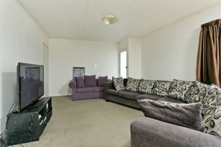 Photo of property in 2/7 Barbados Drive, Unsworth Heights, Auckland, 0632