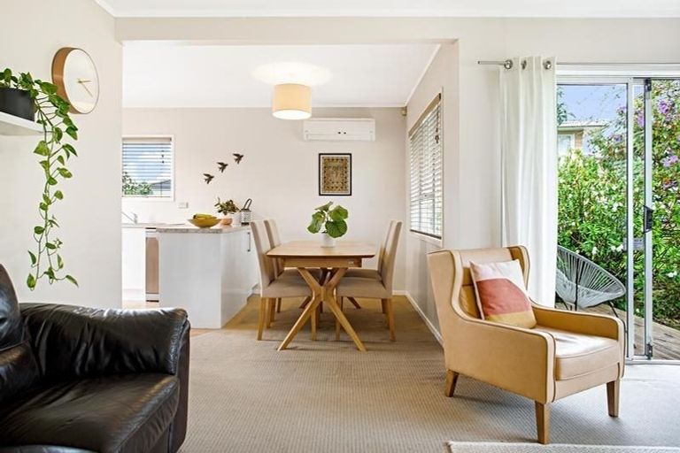 Photo of property in 1 Brunner Road, Glen Eden, Auckland, 0602