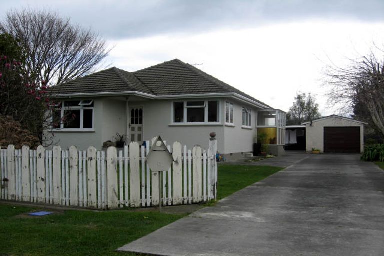 Photo of property in 2 Massey Street, Greytown, 5712