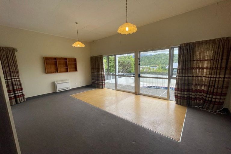 Photo of property in 1 Seymour Street, Picton, 7220