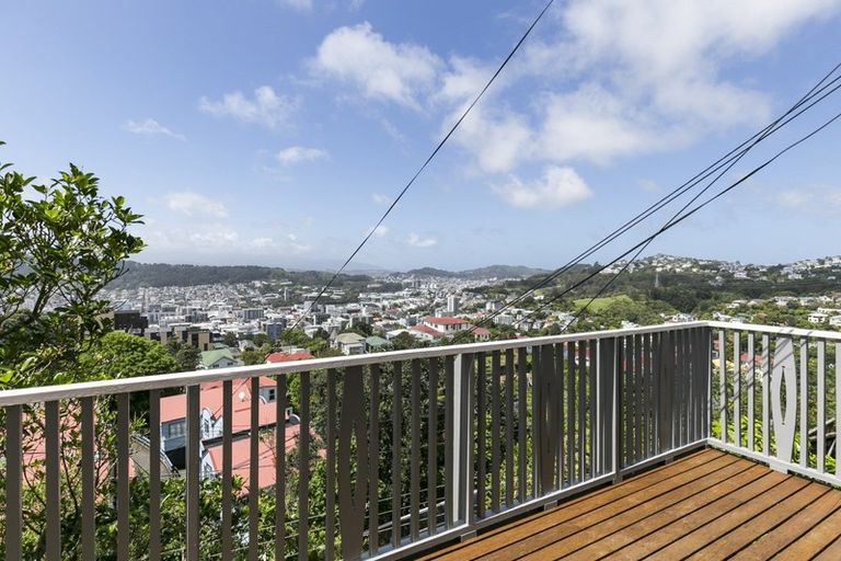 Photo of property in 112 Kelburn Parade, Kelburn, Wellington, 6012