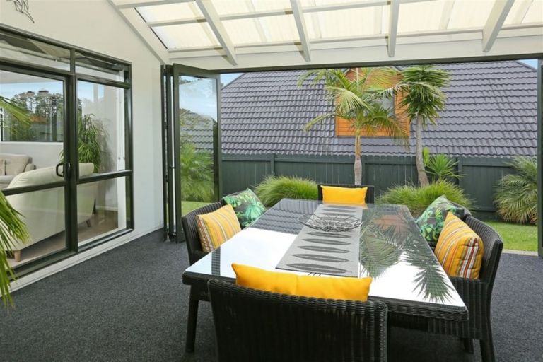 Photo of property in 17 Chelmsley Avenue, Henderson, Auckland, 0612