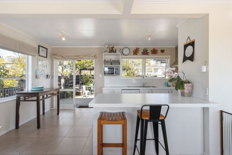 Photo of property in 33 Tauroa Road, Havelock North, 4130