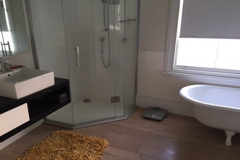 Photo of property in 34 Sentinel Road, Herne Bay, Auckland, 1011