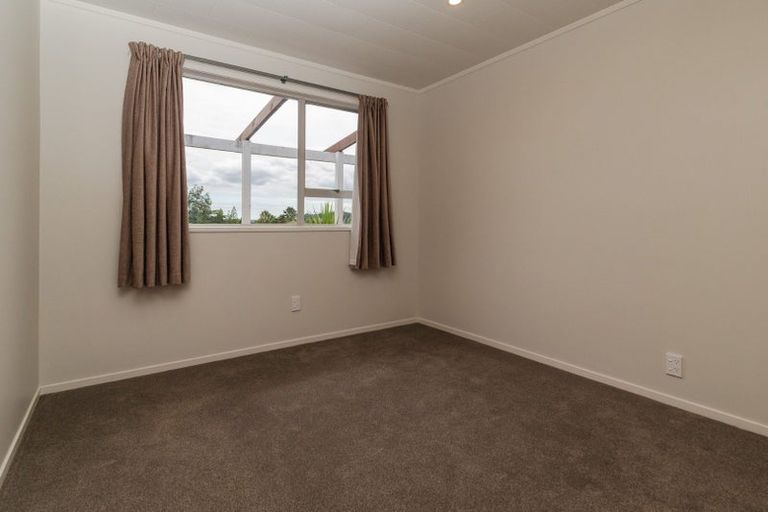 Photo of property in 64 Captain Scott Road, Glen Eden, Auckland, 0602