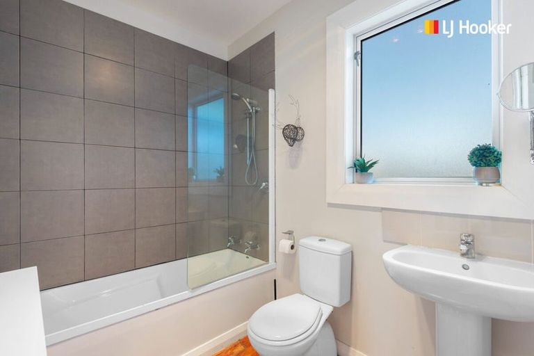 Photo of property in 69 Hargest Crescent, Saint Clair, Dunedin, 9012