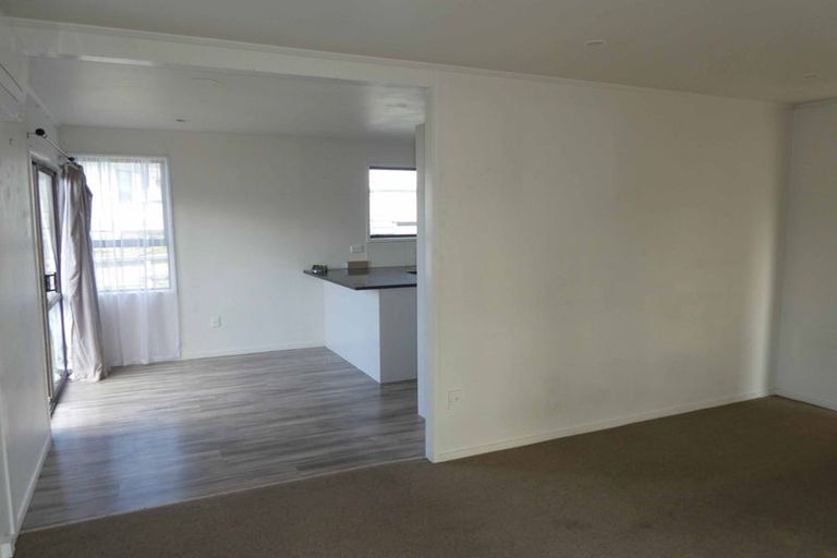 Photo of property in 12 Hamblyn Place, Ranui, Auckland, 0612