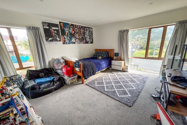 Photo of property in 12a Prince Regent Drive, Half Moon Bay, Auckland, 2012