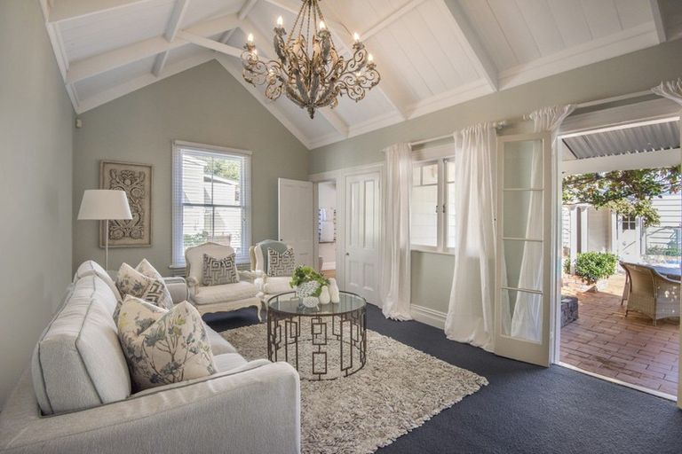 Photo of property in 21 Cheltenham Road, Devonport, Auckland, 0624