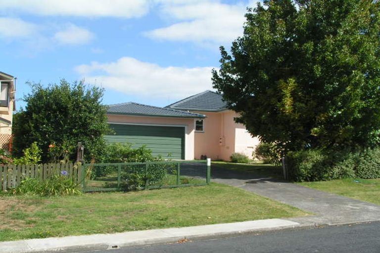 Photo of property in 31 Gladstone Road, Northcote, Auckland, 0627