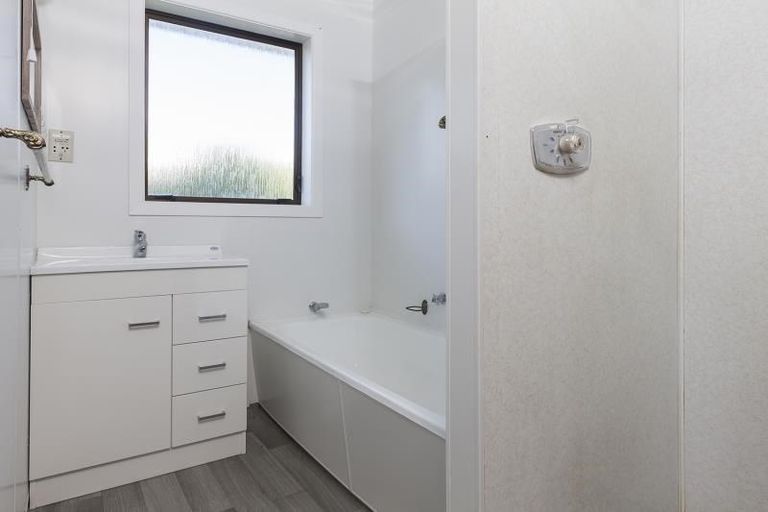 Photo of property in 11 Eglinton Street, Avondale, Christchurch, 8061