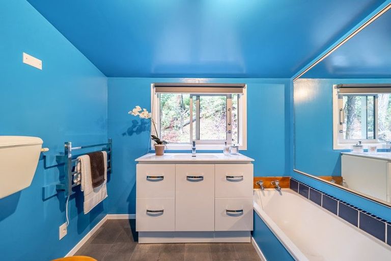 Photo of property in 32 Elmslie Road, Pinehaven, Upper Hutt, 5019