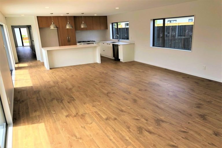 Photo of property in 22 Tarras Road, Kumeu, 0810