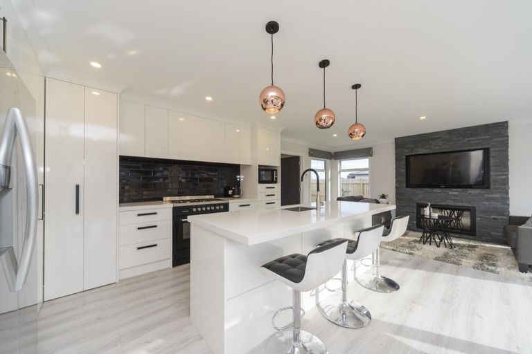 Photo of property in 28 Serenity Crescent, Kelvin Grove, Palmerston North, 4414