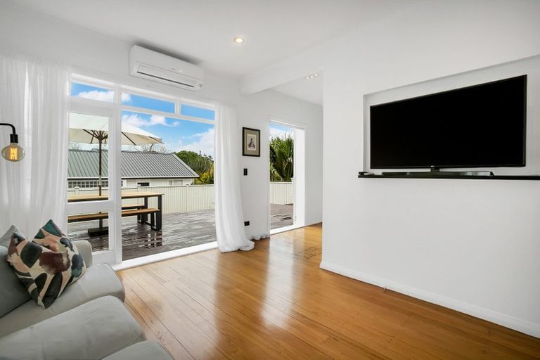Photo of property in 55 Premier Avenue, Point Chevalier, Auckland, 1022
