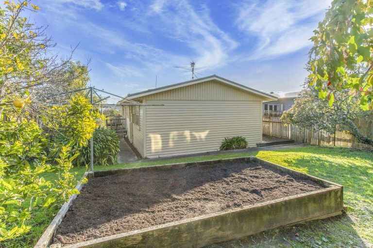 Photo of property in 1/31 Raines Avenue, Forrest Hill, Auckland, 0620