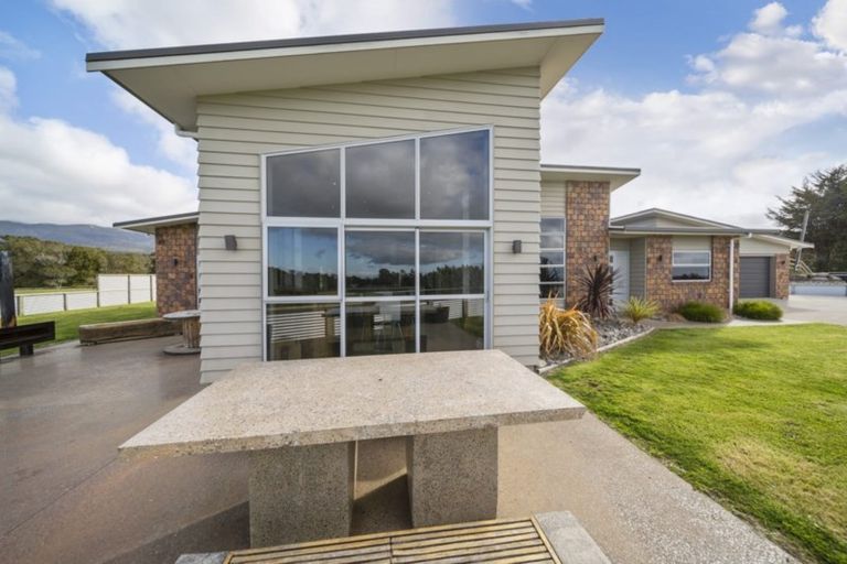 Photo of property in 1375 Carrington Road, Hurworth, New Plymouth, 4371