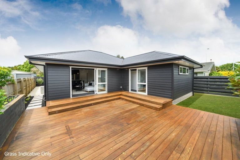 Photo of property in 5a Chelwood Street, Takaro, Palmerston North, 4412
