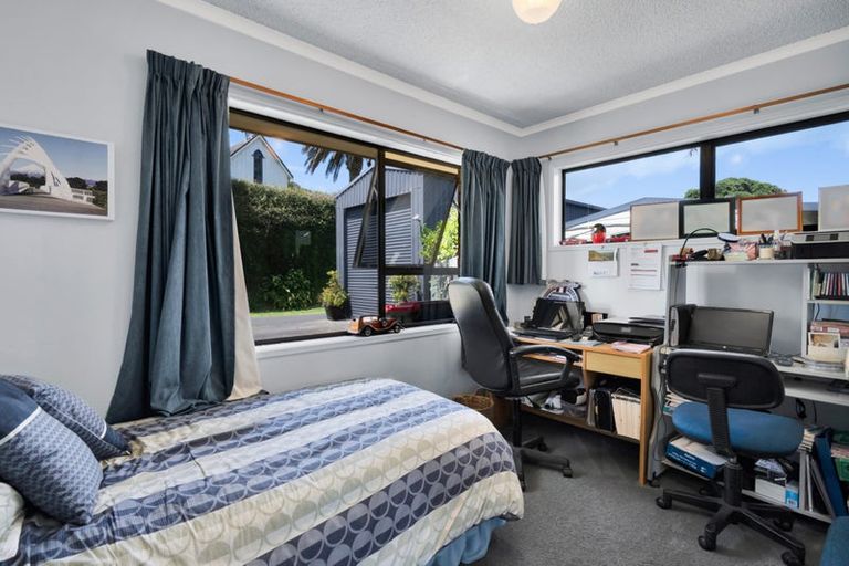 Photo of property in 2 Waireka Road, Omata, New Plymouth, 4374