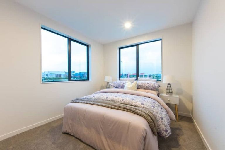 Photo of property in 15 Tahingamanu Road, Hobsonville, Auckland, 0616