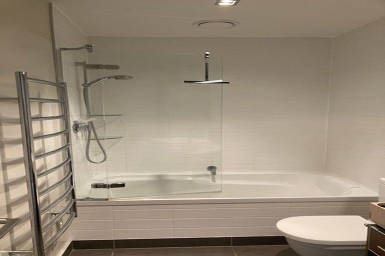 Photo of property in Patent 326 Apartments, 204s/326 Evans Bay Parade, Hataitai, Wellington, 6021