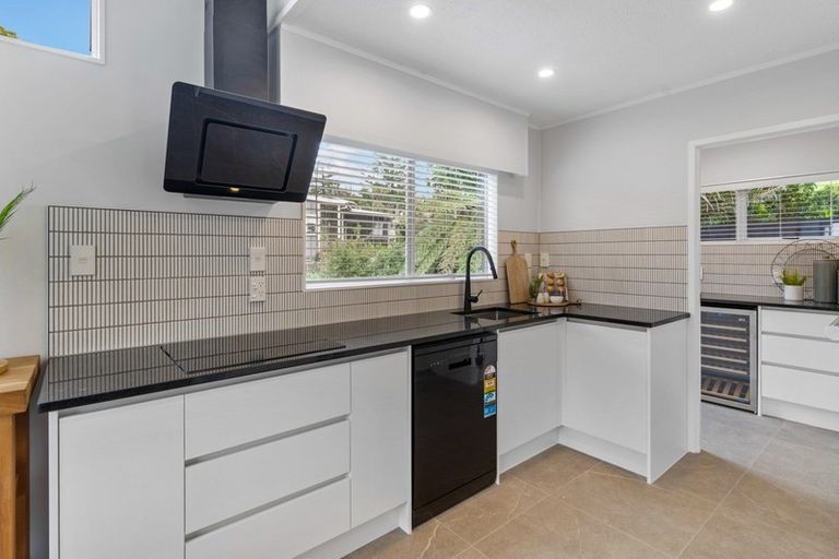 Photo of property in 2/225 Beach Haven Road, Beach Haven, Auckland, 0626