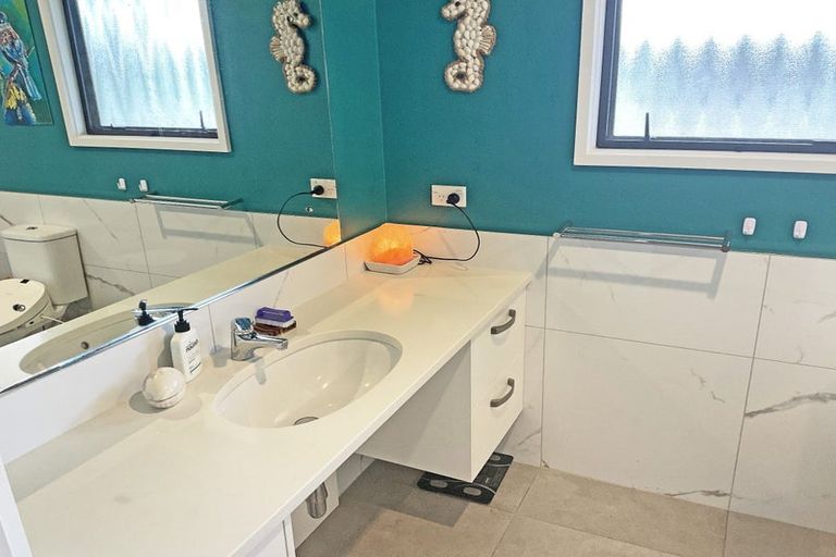 Photo of property in 41 Barrier View Road, Leigh, 0985