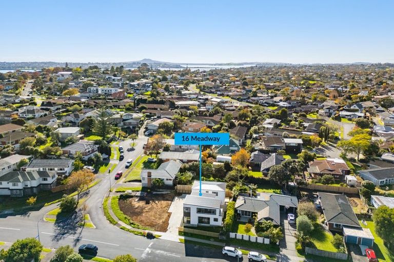 Photo of property in 16b Meadway, Sunnyhills, Auckland, 2010