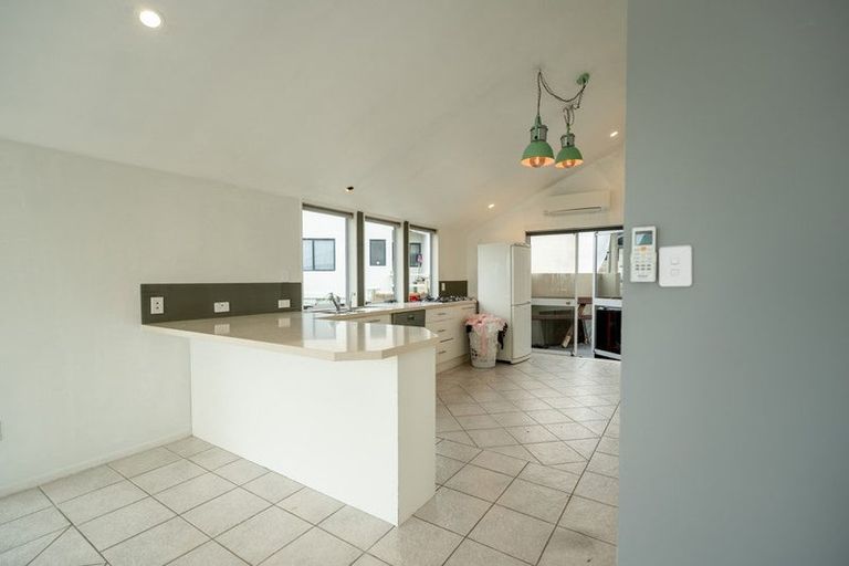 Photo of property in 1/23 Bernleigh Terrace, West Harbour, Auckland, 0618