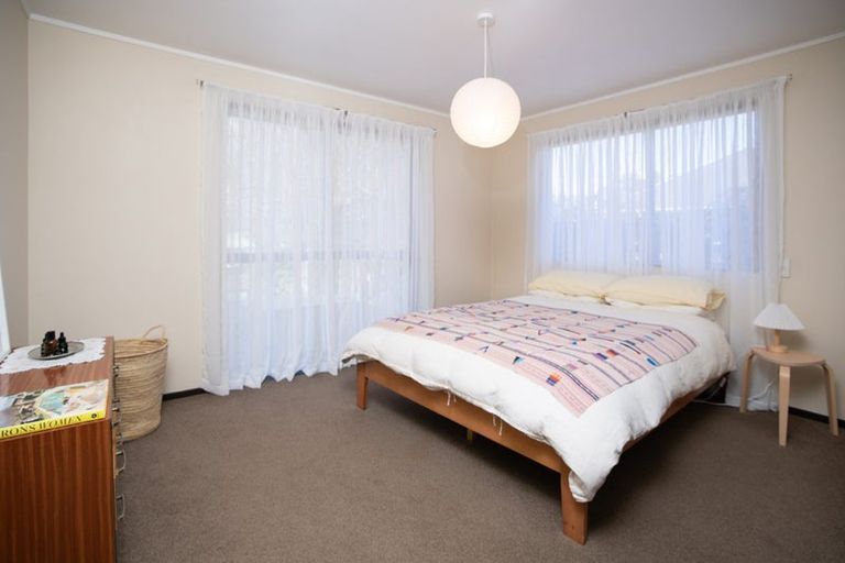 Photo of property in 6b Spencer Place, Merrilands, New Plymouth, 4312