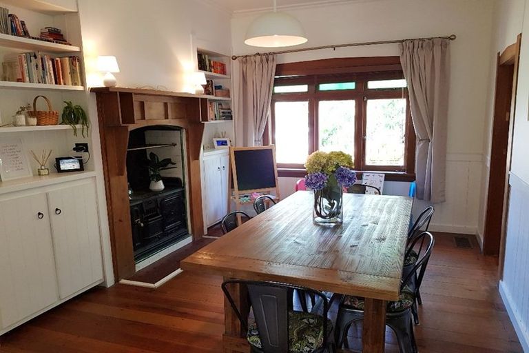 Photo of property in 10/27 Nikau Street, New Lynn, Auckland, 0600